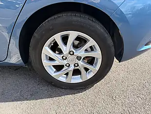 Used 2016 Toyota Auris Business Edition Blue - Interior and Exterior details 13