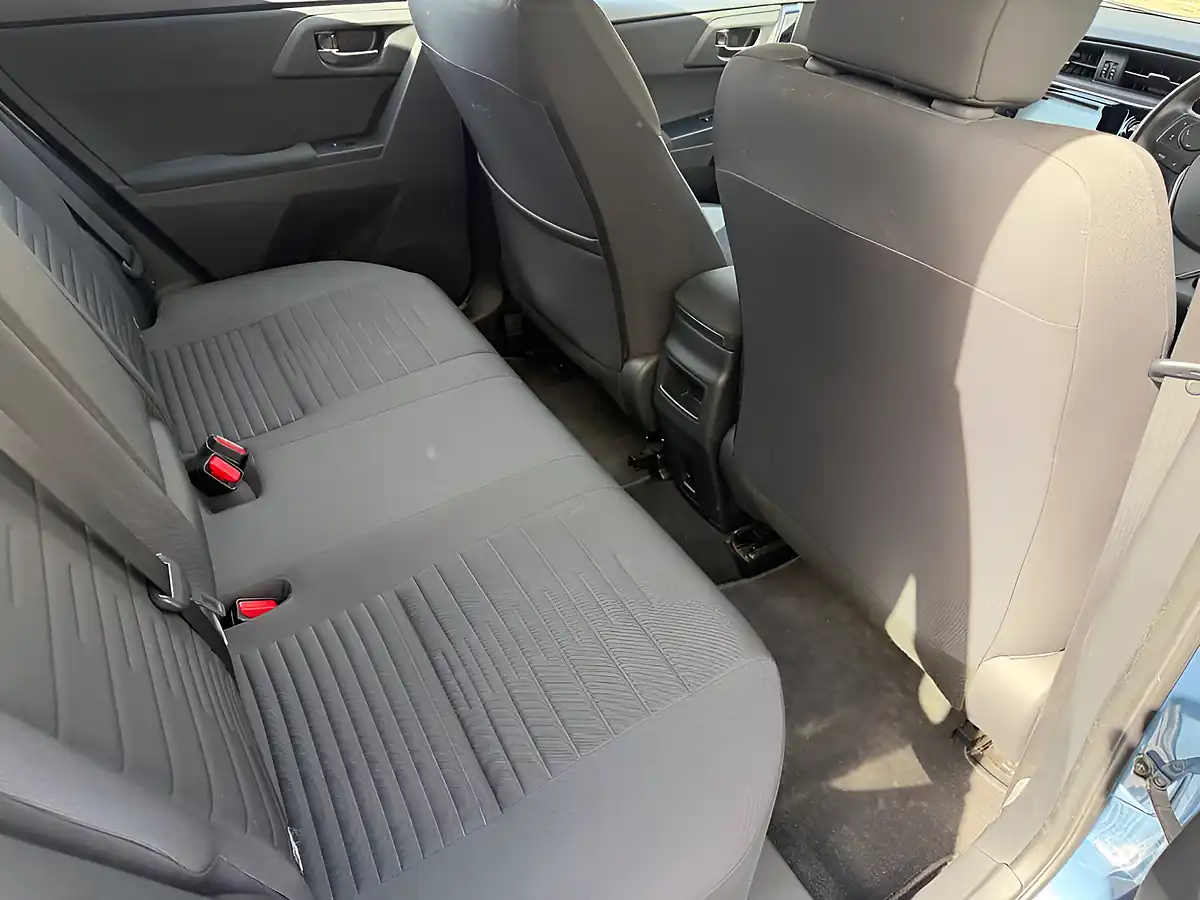 Used 2016 Toyota Auris Business Edition Blue - Interior and Exterior details 15