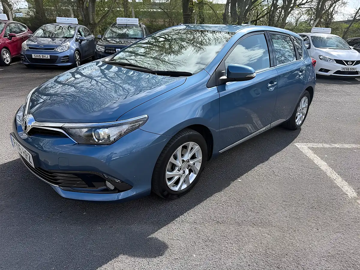 Used 2016 Toyota Auris Business Edition Blue - Interior and Exterior details 3