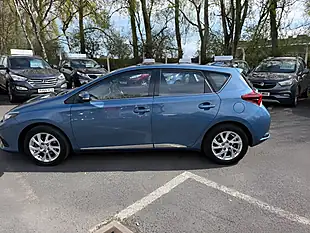Used 2016 Toyota Auris Business Edition Blue - Interior and Exterior details 4