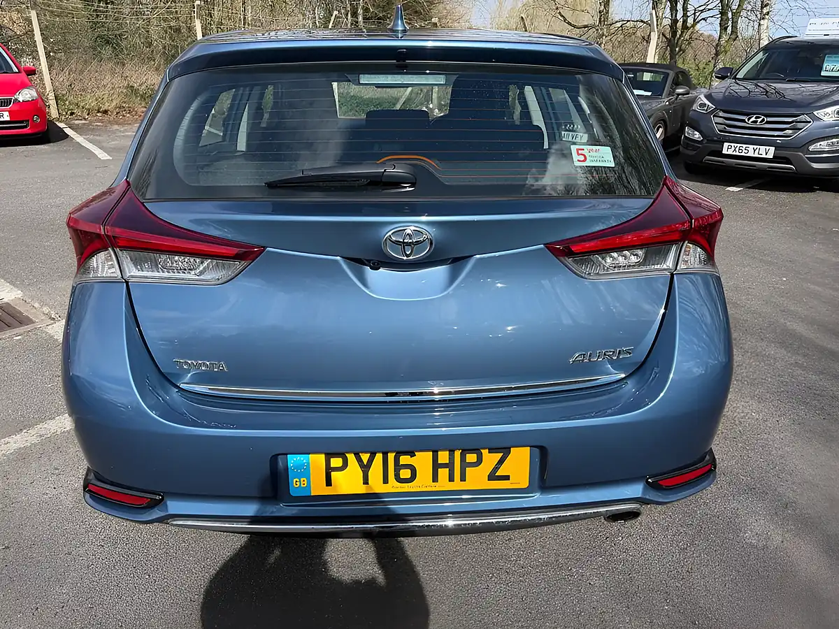 Used 2016 Toyota Auris Business Edition Blue - Interior and Exterior details 6