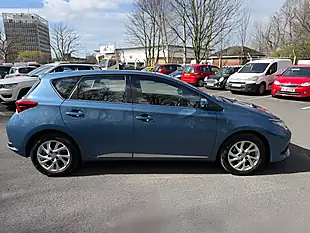 Used 2016 Toyota Auris Business Edition Blue - Interior and Exterior details 8