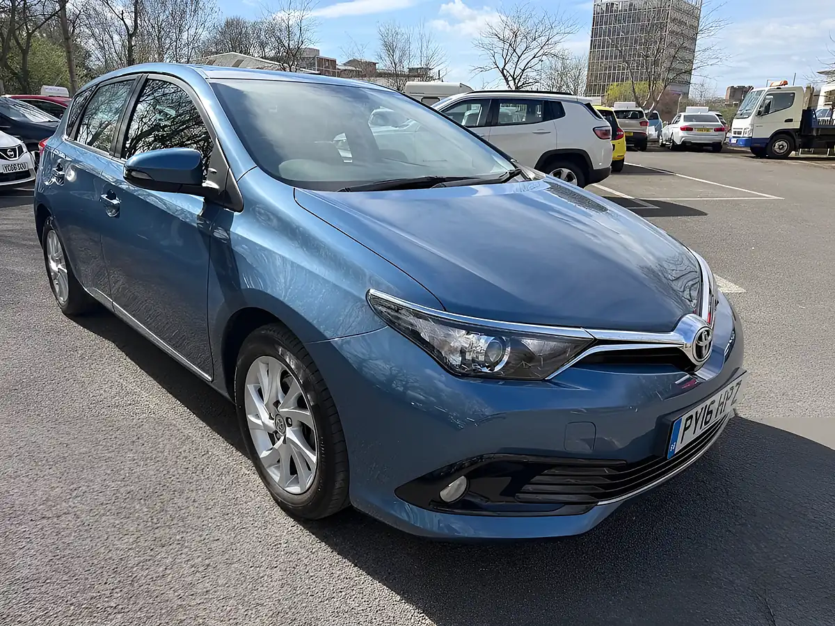 Used 2016 Toyota Auris Business Edition Blue - Interior and Exterior details 9