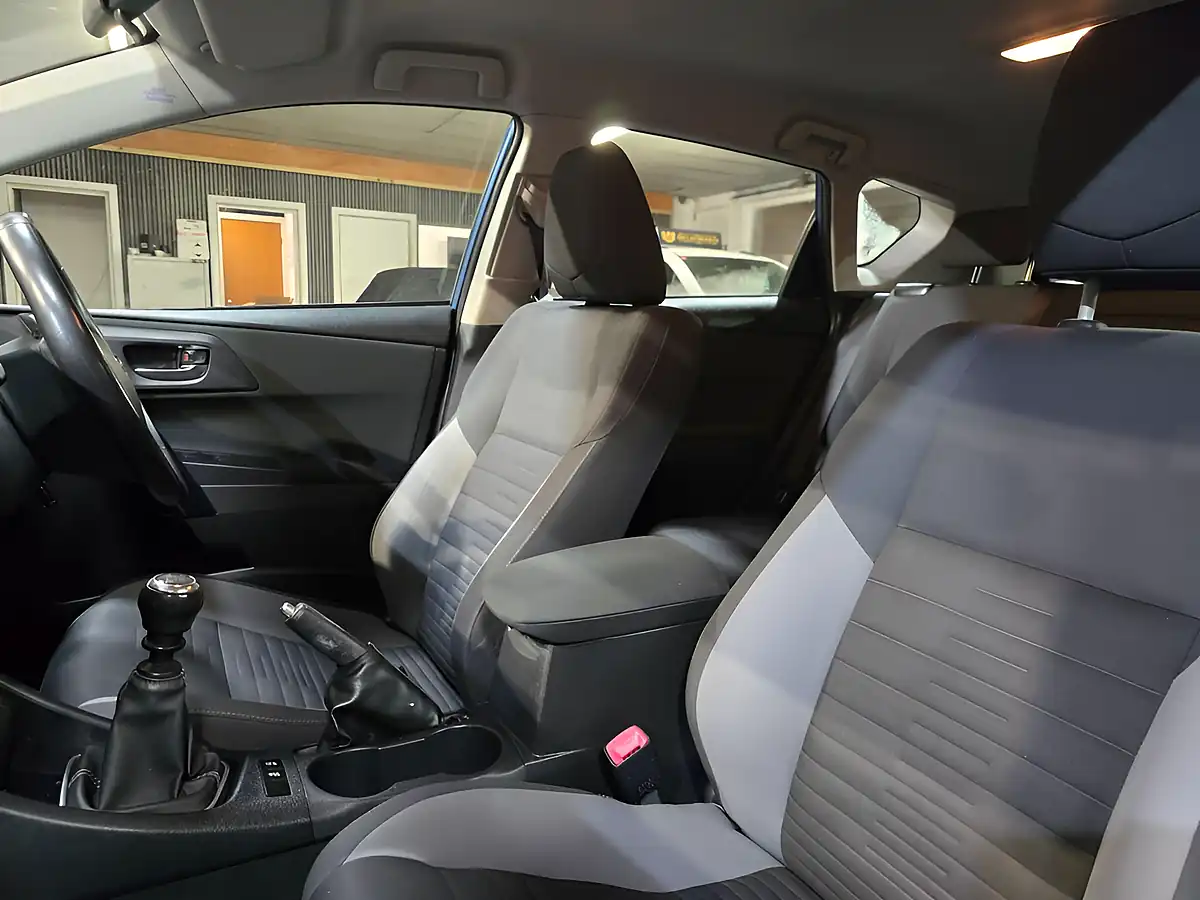 Used 2016 Toyota Auris Business Edition Blue - Interior and Exterior details 10
