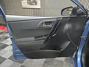 Used 2016 Toyota Auris Business Edition Blue - Interior and Exterior details 11