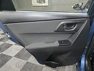 Used 2016 Toyota Auris Business Edition Blue - Interior and Exterior details 13