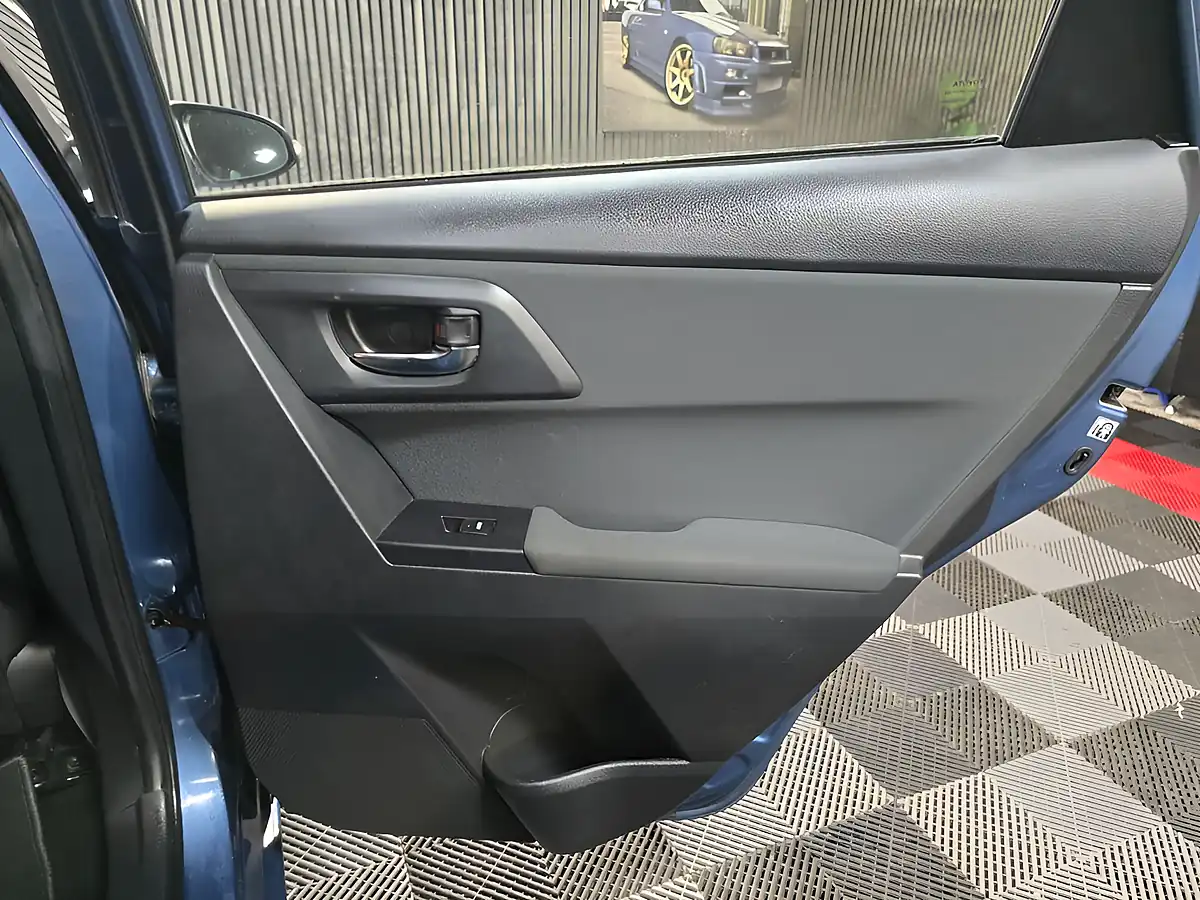 Used 2016 Toyota Auris Business Edition Blue - Interior and Exterior details 16
