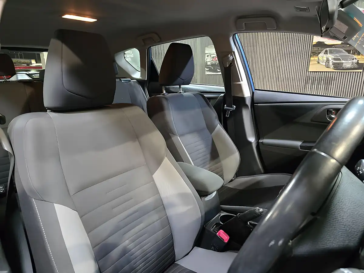 Used 2016 Toyota Auris Business Edition Blue - Interior and Exterior details 18