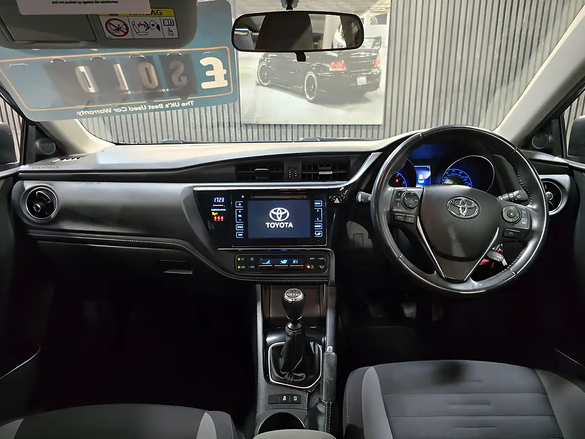 Used 2016 Toyota Auris Business Edition Blue - Interior and Exterior details 19