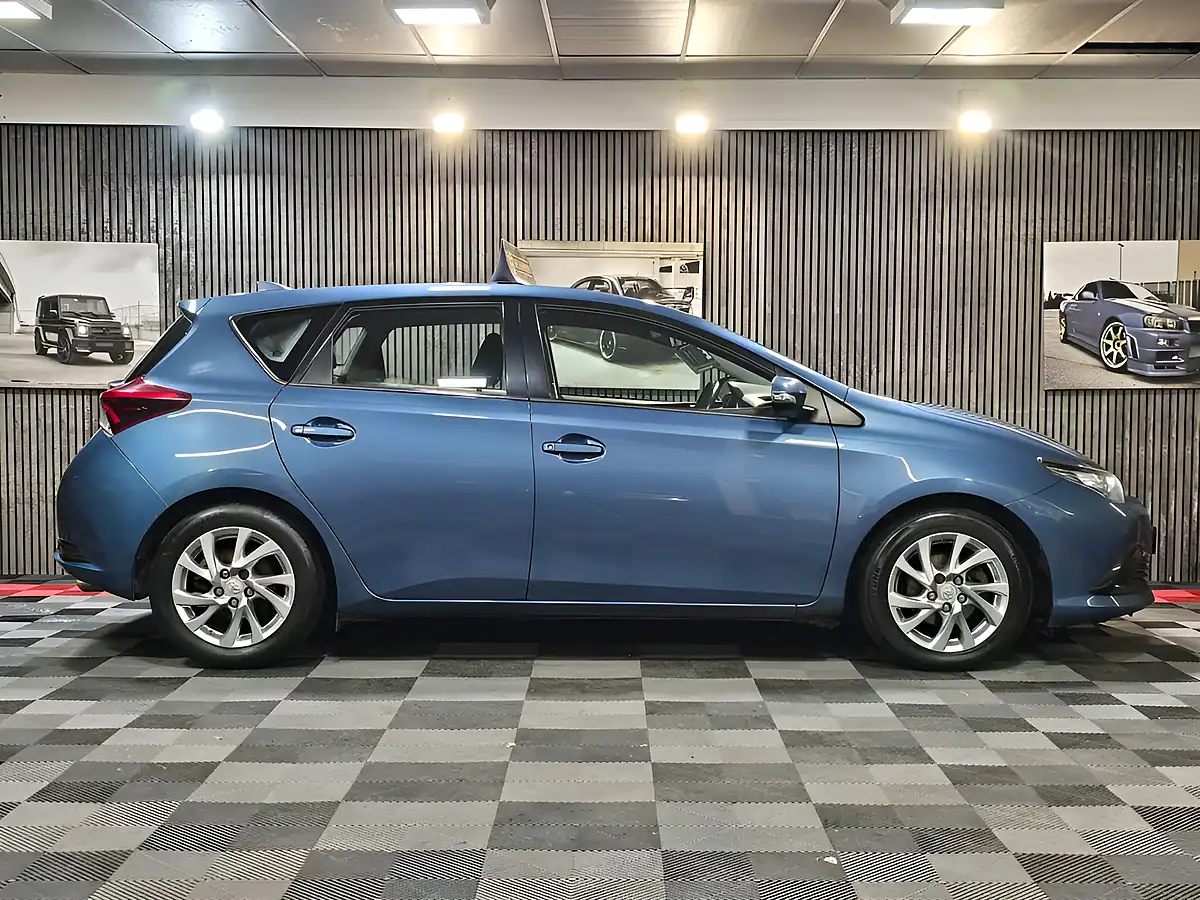 Used 2016 Toyota Auris Business Edition Blue - Interior and Exterior details 2