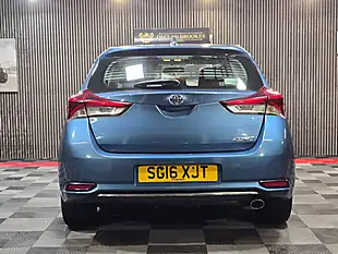 Used 2016 Toyota Auris Business Edition Blue - Interior and Exterior details 4