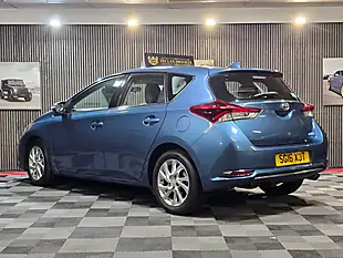 Used 2016 Toyota Auris Business Edition Blue - Interior and Exterior details 5