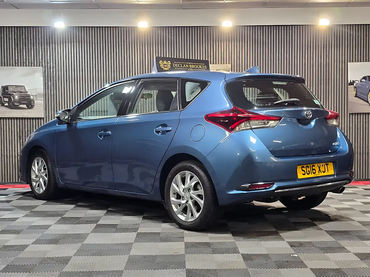 Used 2016 Toyota Auris Business Edition Blue - Interior and Exterior details 5
