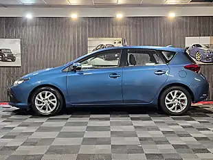 Used 2016 Toyota Auris Business Edition Blue - Interior and Exterior details 6