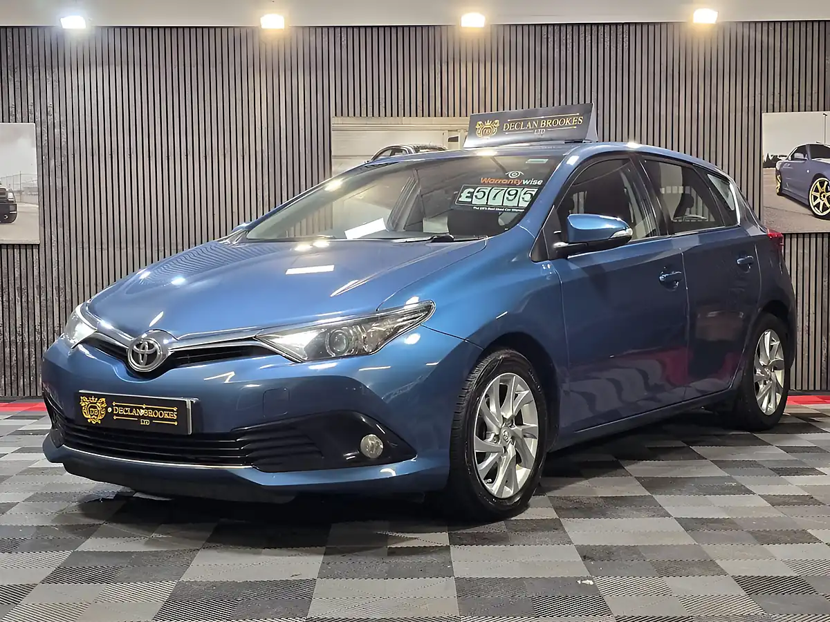 Used 2016 Toyota Auris Business Edition Blue - Interior and Exterior details 7