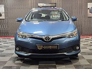 Used 2016 Toyota Auris Business Edition Blue - Interior and Exterior details 8