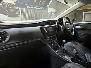 Used 2016 Toyota Auris Business Edition Blue - Interior and Exterior details 9