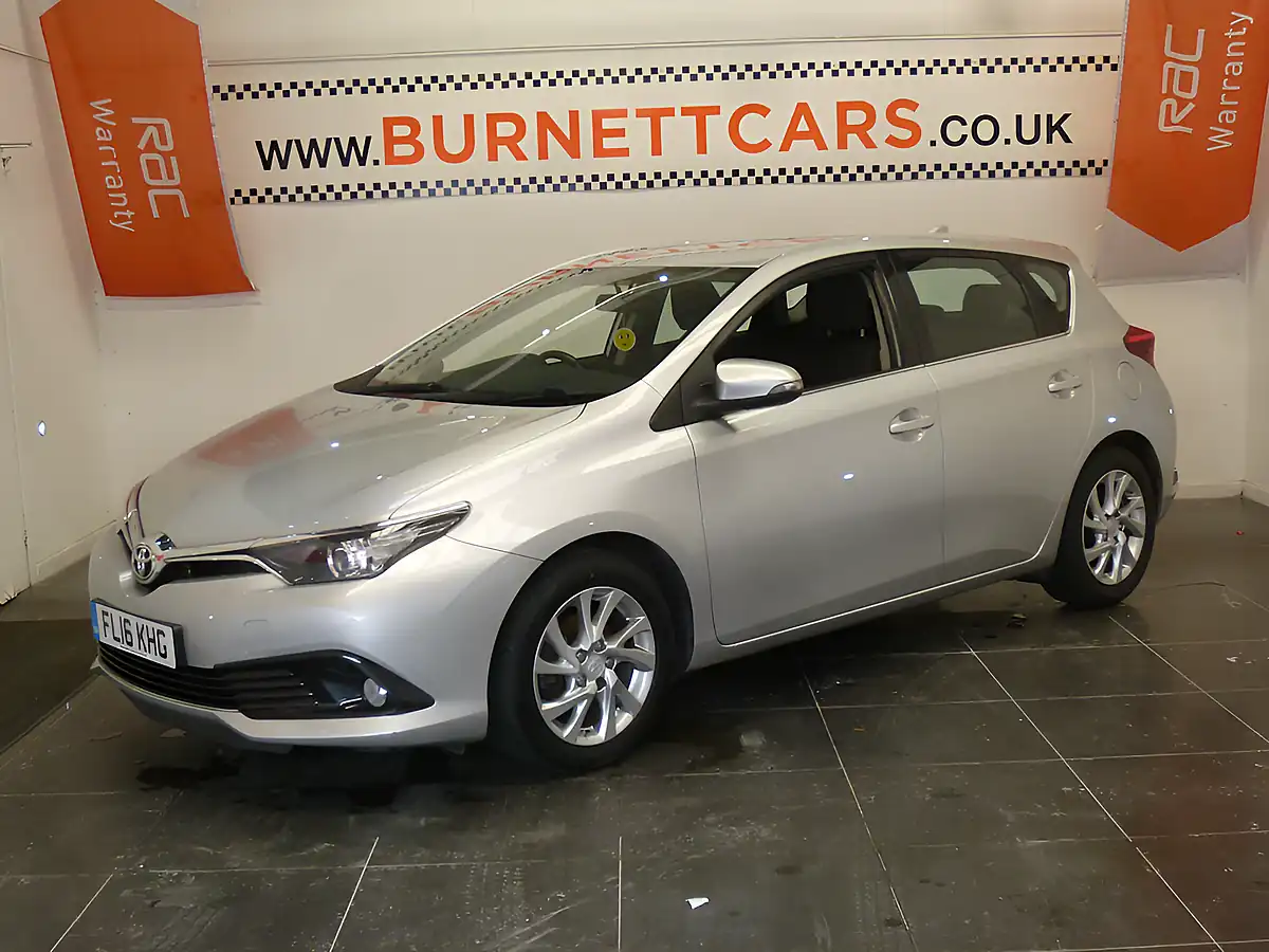 Used 2016 Toyota Auris Business Edition Silver - Front View