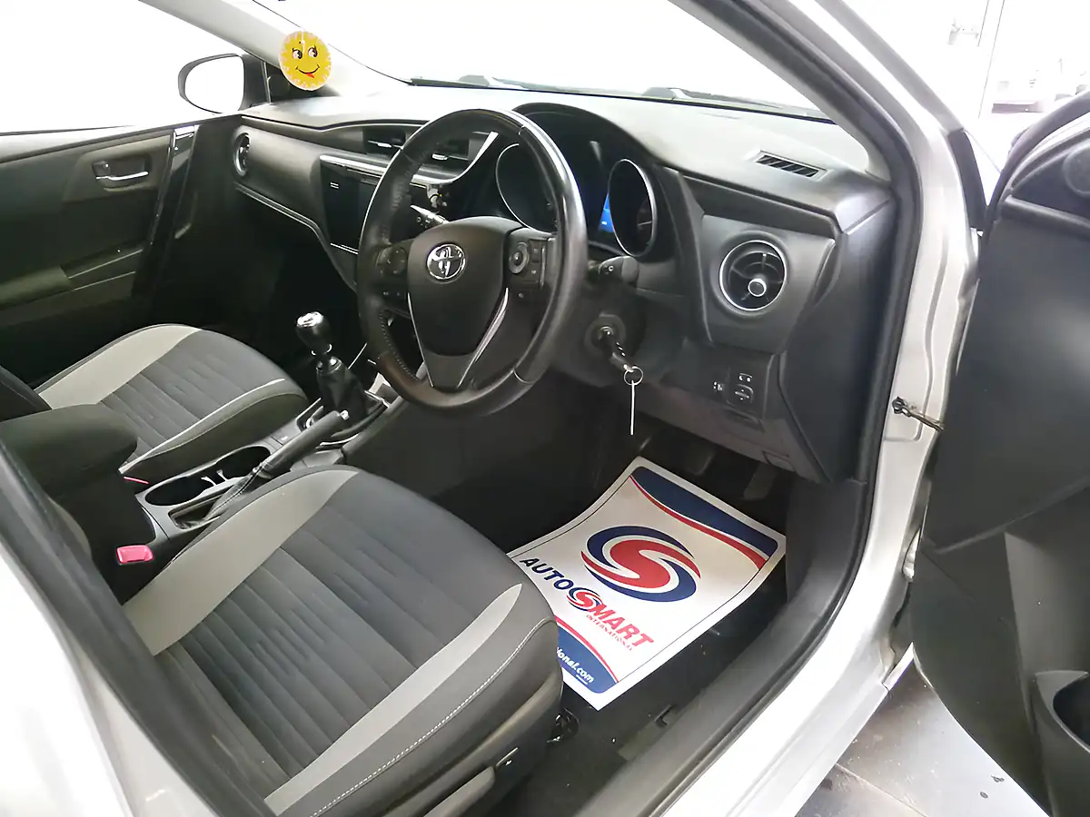 Used 2016 Toyota Auris Business Edition Silver - Interior and Exterior details 11