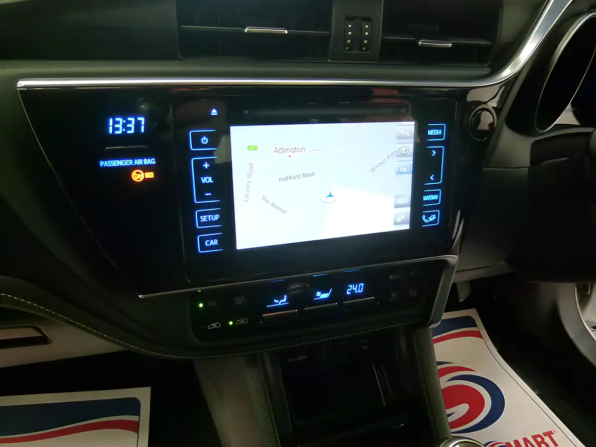 Used 2016 Toyota Auris Business Edition Silver - Interior and Exterior details 14