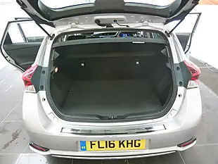 Used 2016 Toyota Auris Business Edition Silver - Interior and Exterior details 16