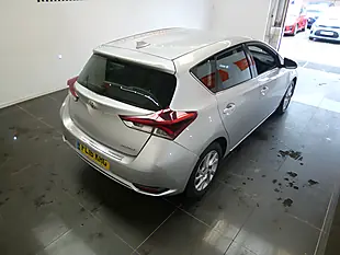 Used 2016 Toyota Auris Business Edition Silver - Interior and Exterior details 20