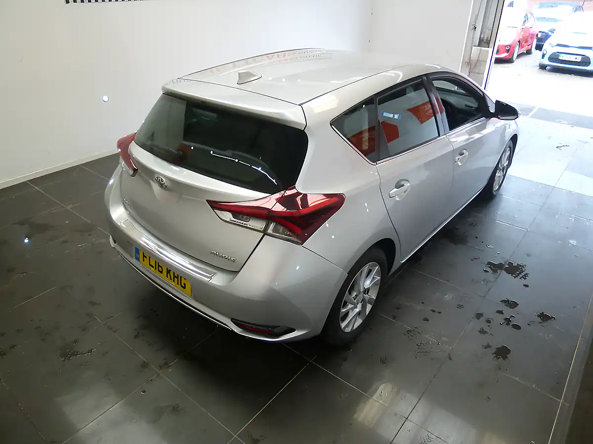 Used 2016 Toyota Auris Business Edition Silver - Interior and Exterior details 20