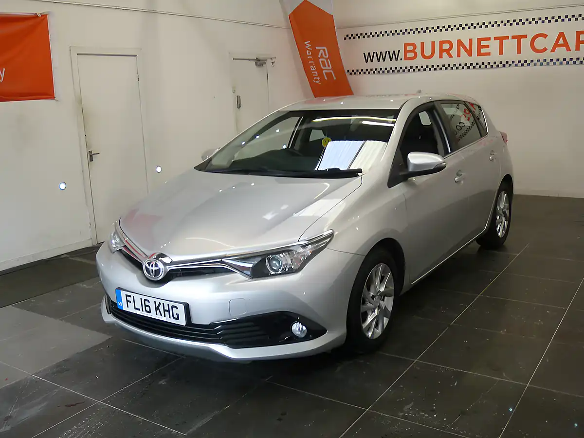 Used 2016 Toyota Auris Business Edition Silver - Interior and Exterior details 3