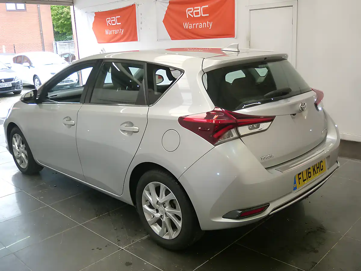 Used 2016 Toyota Auris Business Edition Silver - Interior and Exterior details 4