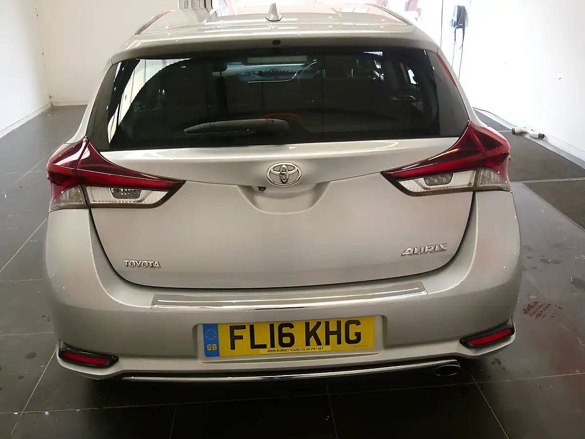 Used 2016 Toyota Auris Business Edition Silver - Interior and Exterior details 5