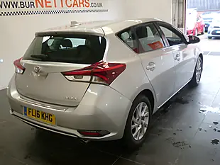 Used 2016 Toyota Auris Business Edition Silver - Interior and Exterior details 6