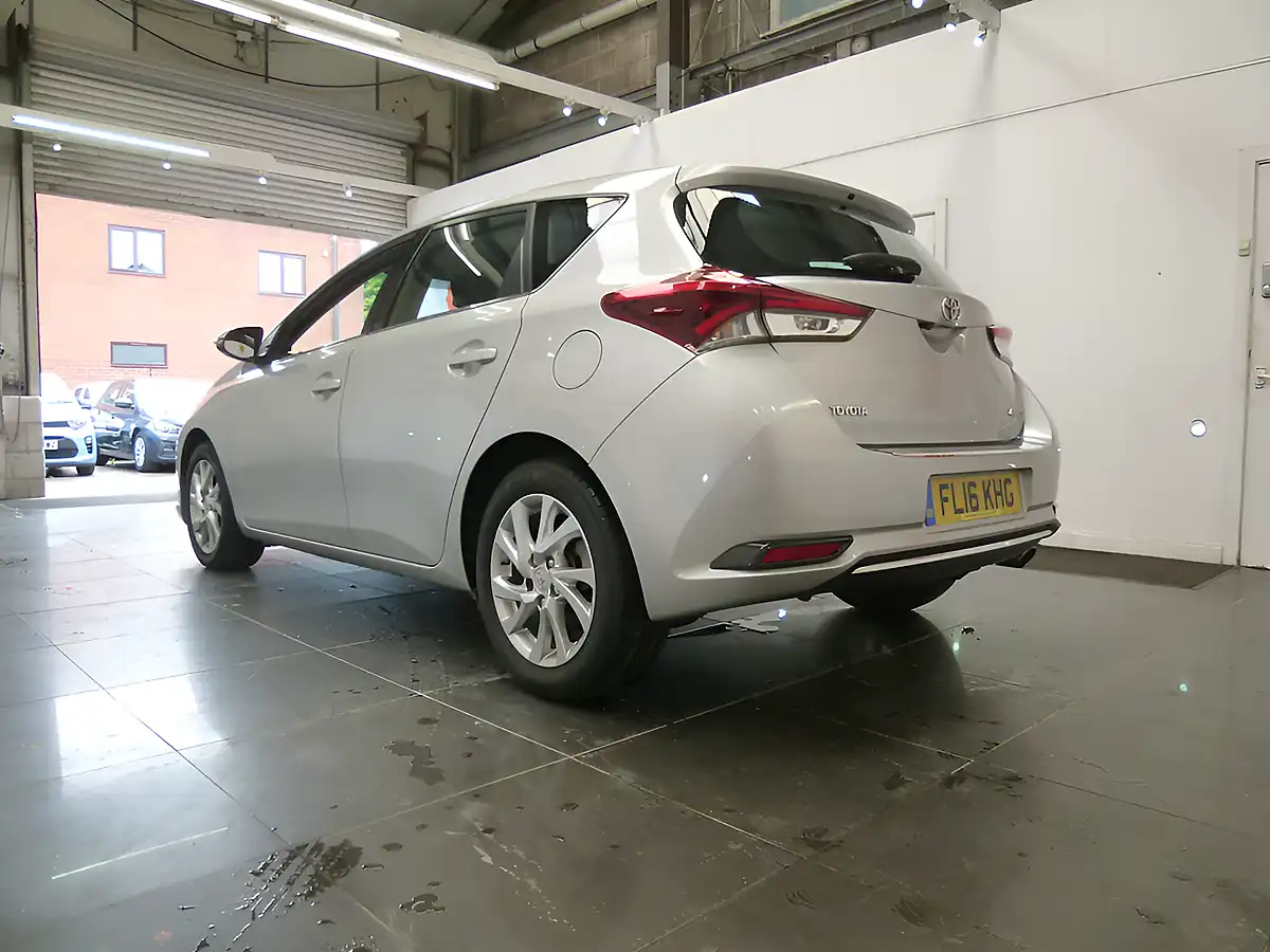 Used 2016 Toyota Auris Business Edition Silver - Interior and Exterior details 8