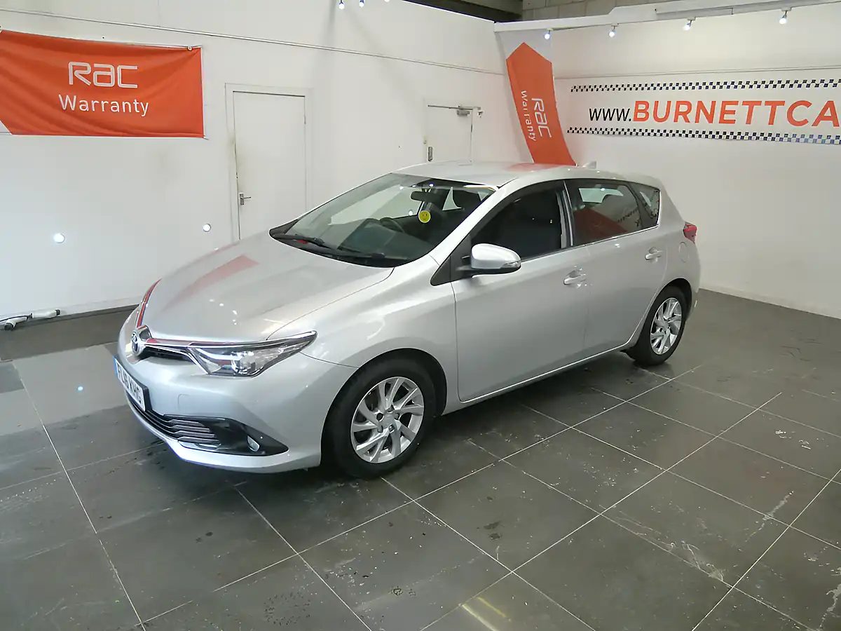 Used 2016 Toyota Auris Business Edition Silver - Interior and Exterior details 9