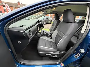 Used 2016 Toyota Auris Business Edition Touring Sports Blue - Interior and Exterior details 14