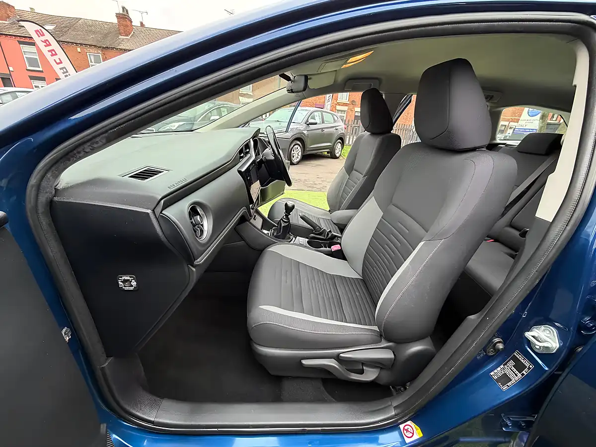 Used 2016 Toyota Auris Business Edition Touring Sports Blue - Interior and Exterior details 14