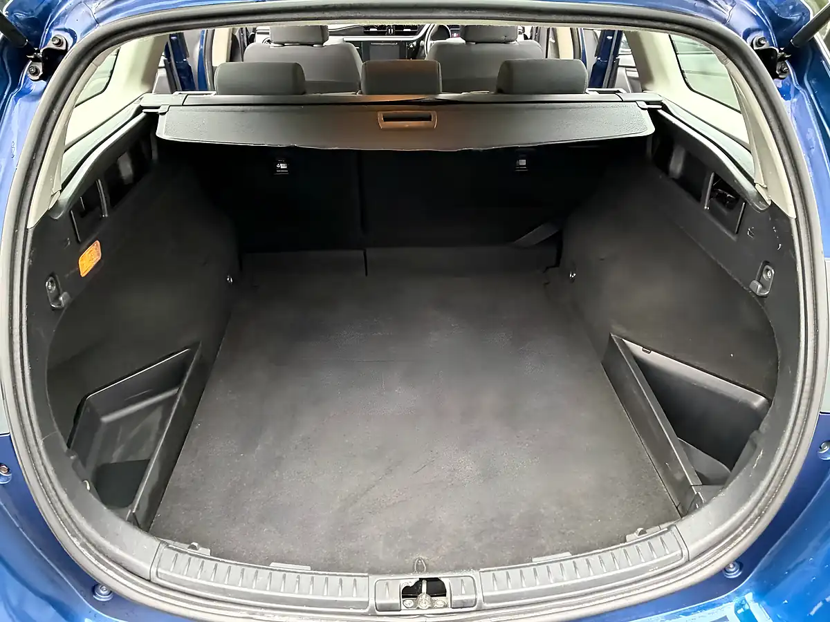 Used 2016 Toyota Auris Business Edition Touring Sports Blue - Interior and Exterior details 18