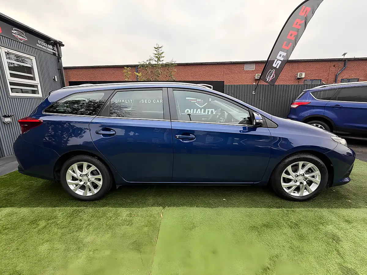 Used 2016 Toyota Auris Business Edition Touring Sports Blue - Interior and Exterior details 7