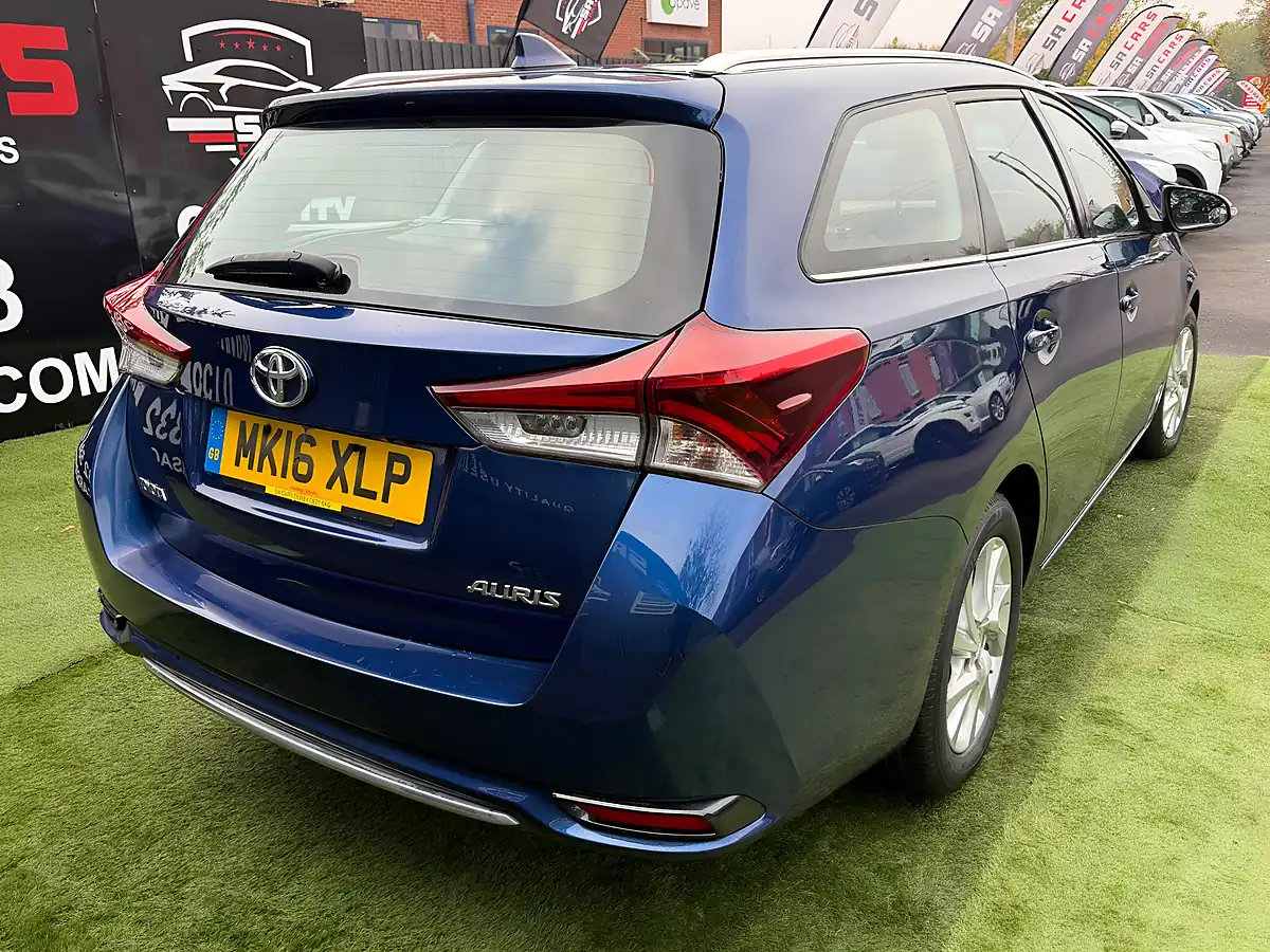 Used 2016 Toyota Auris Business Edition Touring Sports Blue - Interior and Exterior details 9