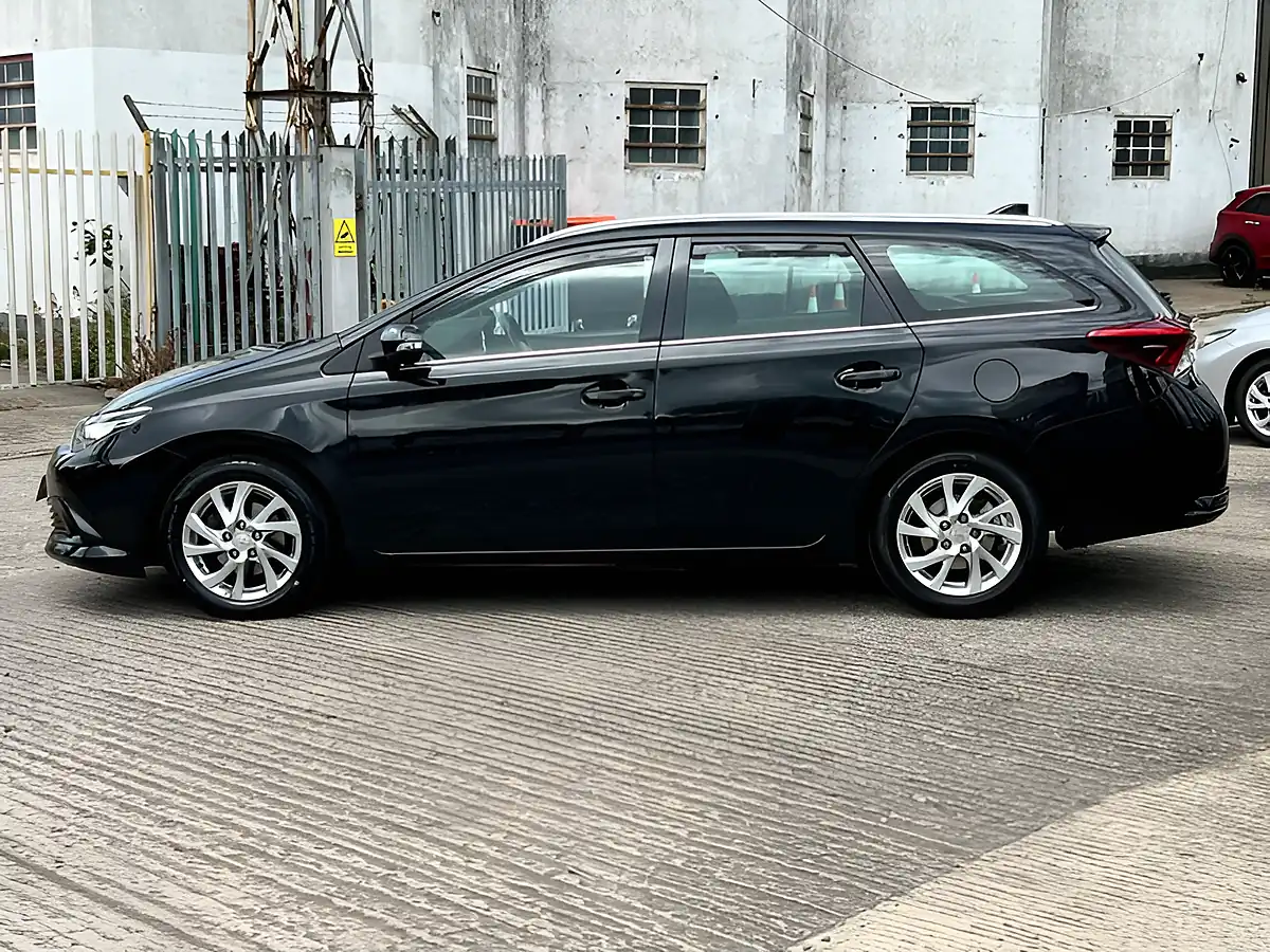 Used 2016 Toyota Auris Business Edition Touring Sports Tss Black - Interior and Exterior details 14