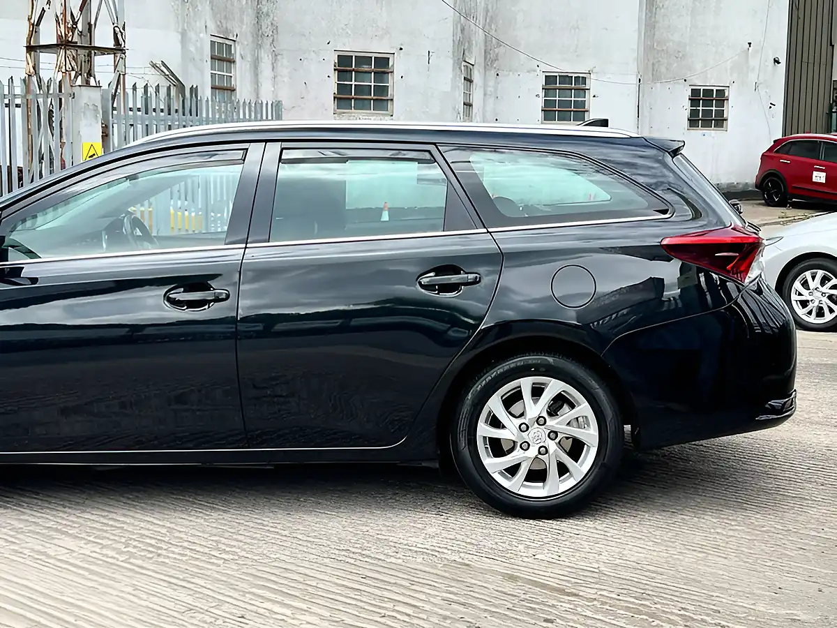 Used 2016 Toyota Auris Business Edition Touring Sports Tss Black - Interior and Exterior details 16