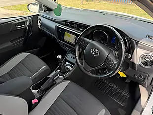 Used 2016 Toyota Auris Business Edition White - Interior and Exterior details 10