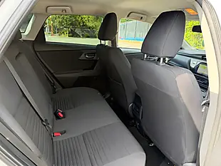 Used 2016 Toyota Auris Business Edition White - Interior and Exterior details 13