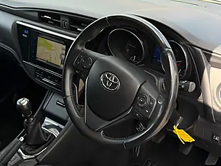 Used 2016 Toyota Auris Business Edition White - Interior and Exterior details 20