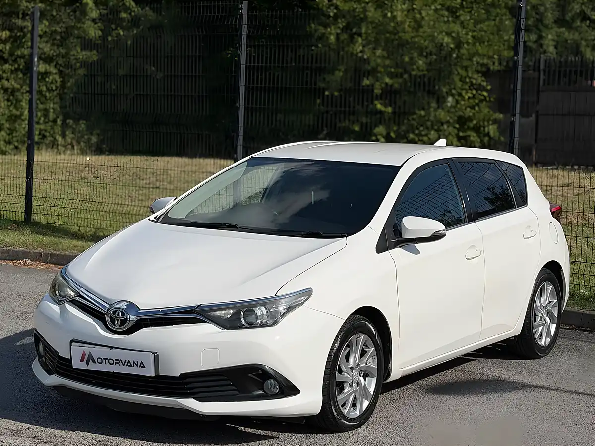 Used 2016 Toyota Auris Business Edition White - Interior and Exterior details 3