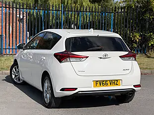 Used 2016 Toyota Auris Business Edition White - Interior and Exterior details 4