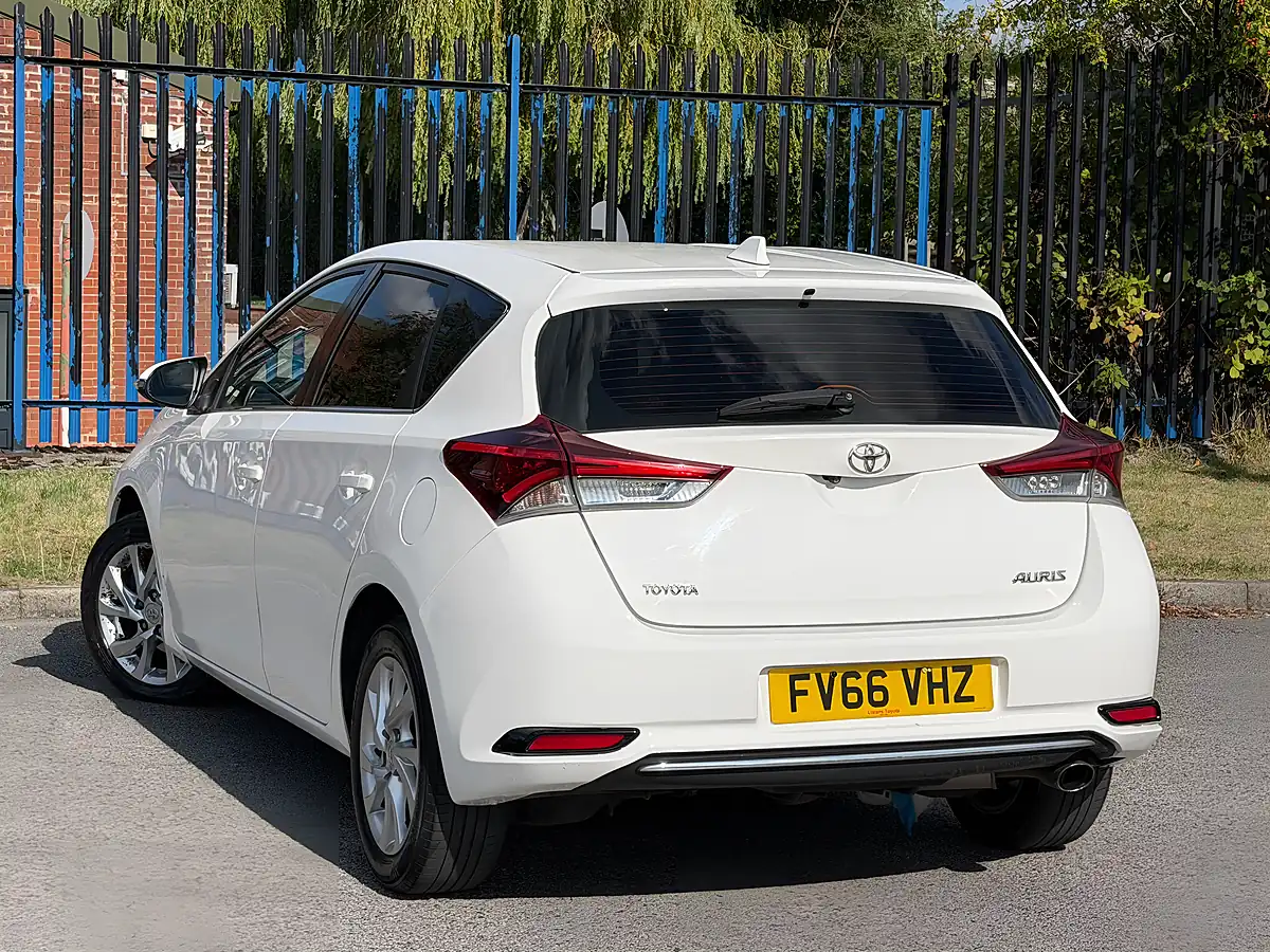 Used 2016 Toyota Auris Business Edition White - Interior and Exterior details 4