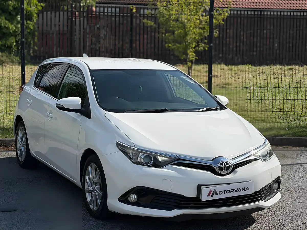 Used 2016 Toyota Auris Business Edition White - Interior and Exterior details 6