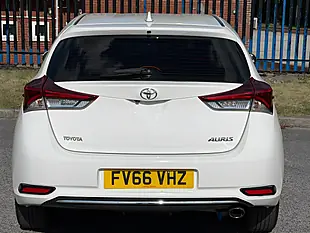Used 2016 Toyota Auris Business Edition White - Interior and Exterior details 8
