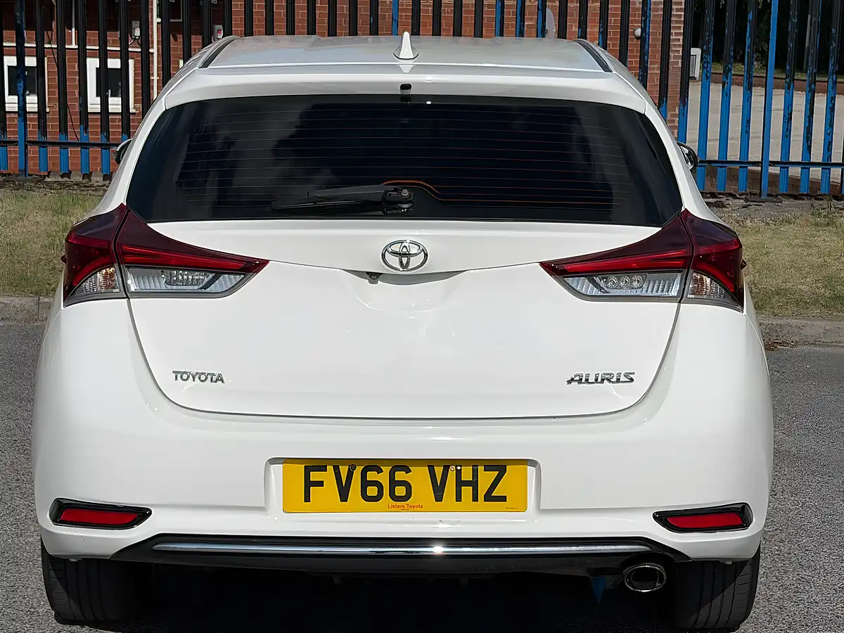Used 2016 Toyota Auris Business Edition White - Interior and Exterior details 8