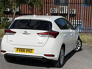 Used 2016 Toyota Auris Business Edition White - Interior and Exterior details 9